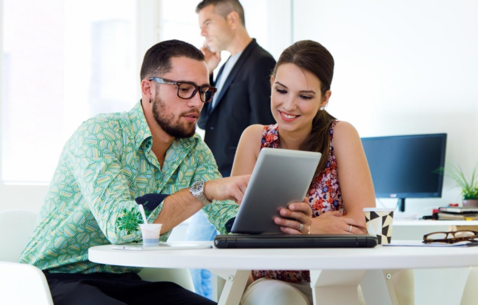 Espace de formation moderne avec équipement professionnel pour l'apprentissage financier